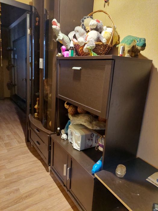 Продам недорого стильную Стенка- горка