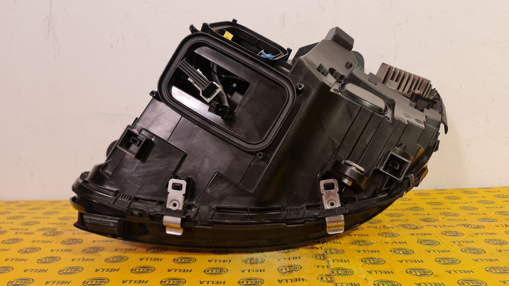 Far dreapta full led adaptiv ILS Mercedes C w205 hybrid albastru