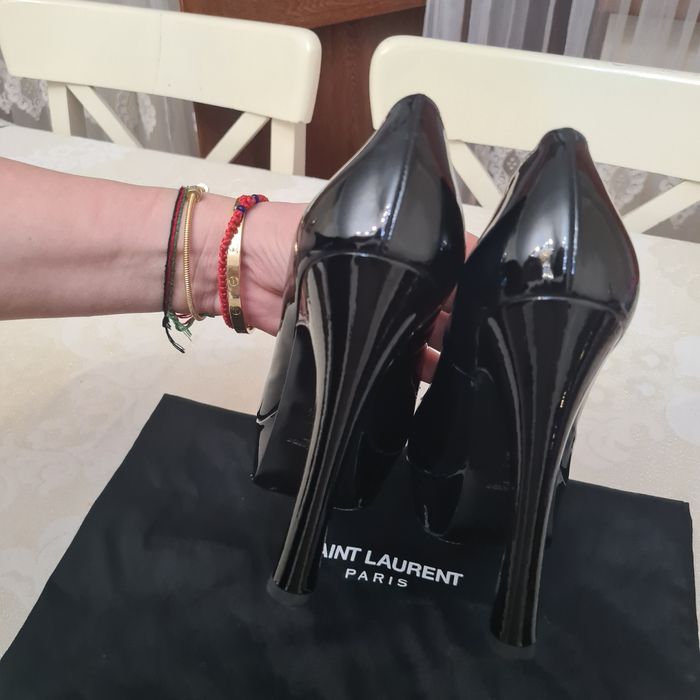Оригинальные каблуки от Yves Saint Laurent