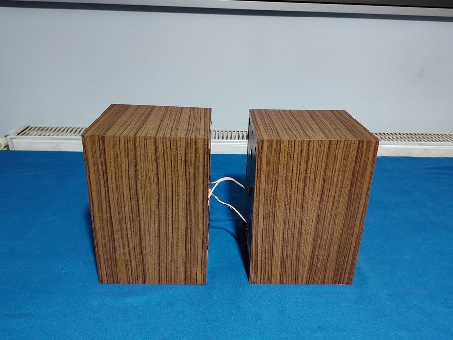 TELEFUNKEN Hi-Fi Klangbox RB 40, putere nominală 15W, capacitate maximă 30W, impedanta 4 Ohmi.
