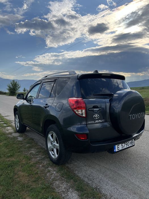 Toyota RAV4 2.0 – надежден SUV