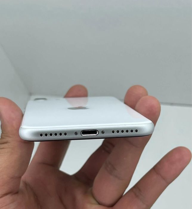 iPhone SE 3 • 2022 • ca NOU • 93% Bateria
