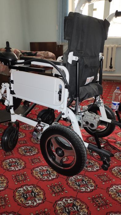 Электрическая инвалидная коляска