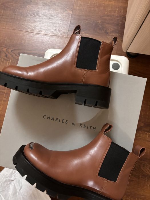 Полусапожки Charles & Keith,
