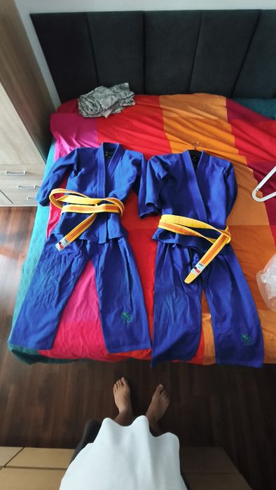 Vând 2 Kimonouri Judo copii sinunul pentru adulti