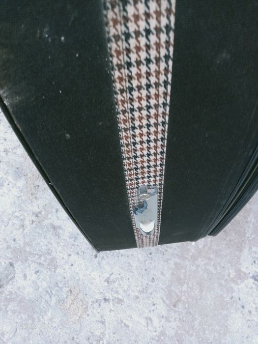 Продам чемодан на колесах