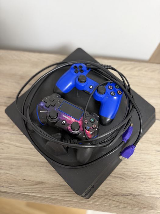 Playstation 4 slim 500gb+ 2 controllere