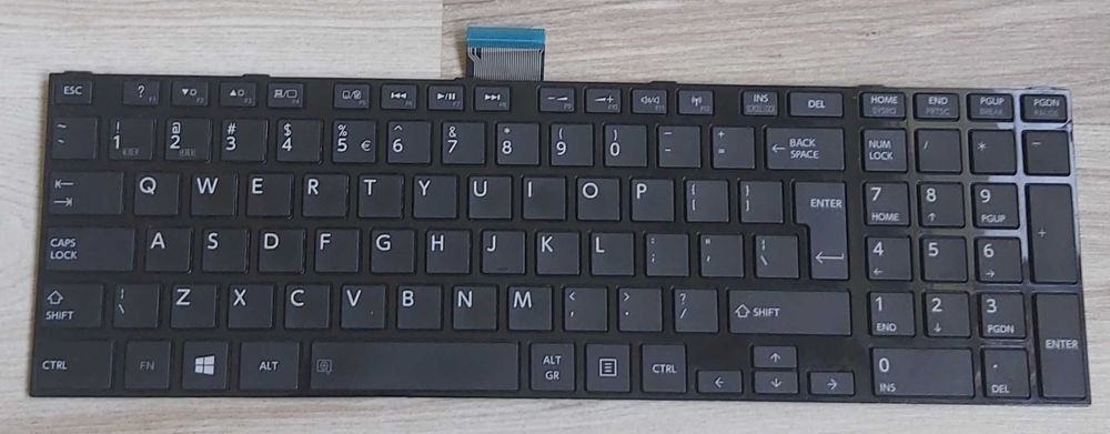 Vand tastaturi originale HP (iluminata) si Toshiba