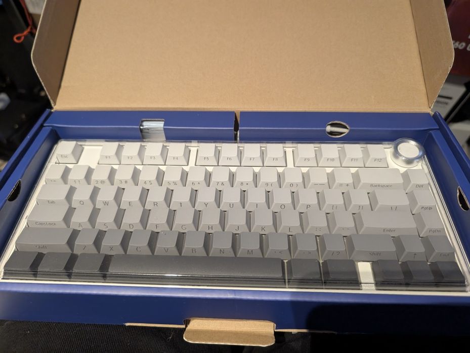 Tastatura Gaming Mecanica Bluetooth Wireless - RGB - switch !