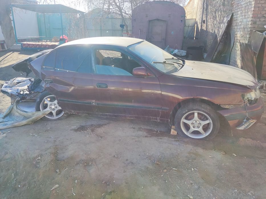 Тойота Карина Е аварийная