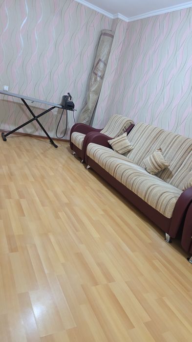 Продаю мебель диван с креслами.