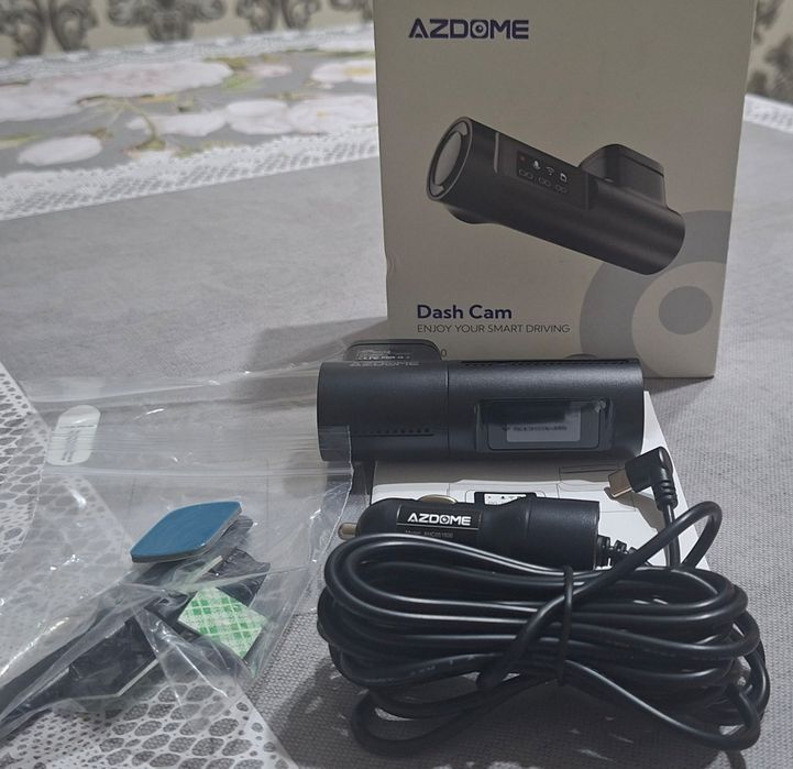 Продаётся видеорегистратор AZDOME M330. Запись в Full HD 1080P.