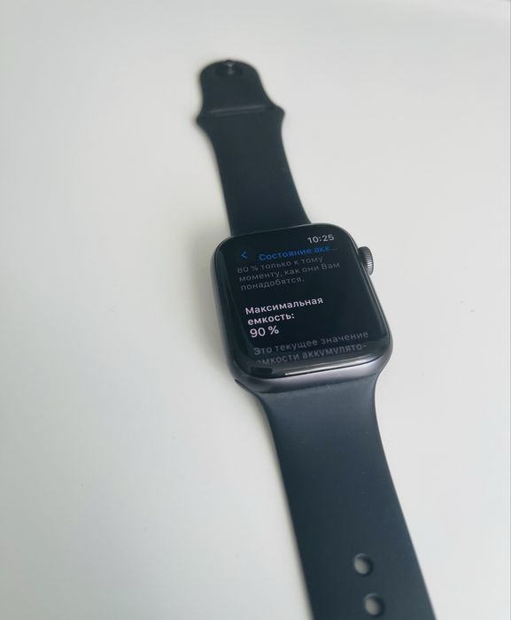 Apple Watch SE 44-мм.