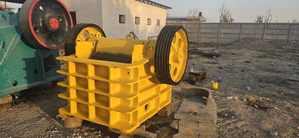 Щековая дробилка 1000х250