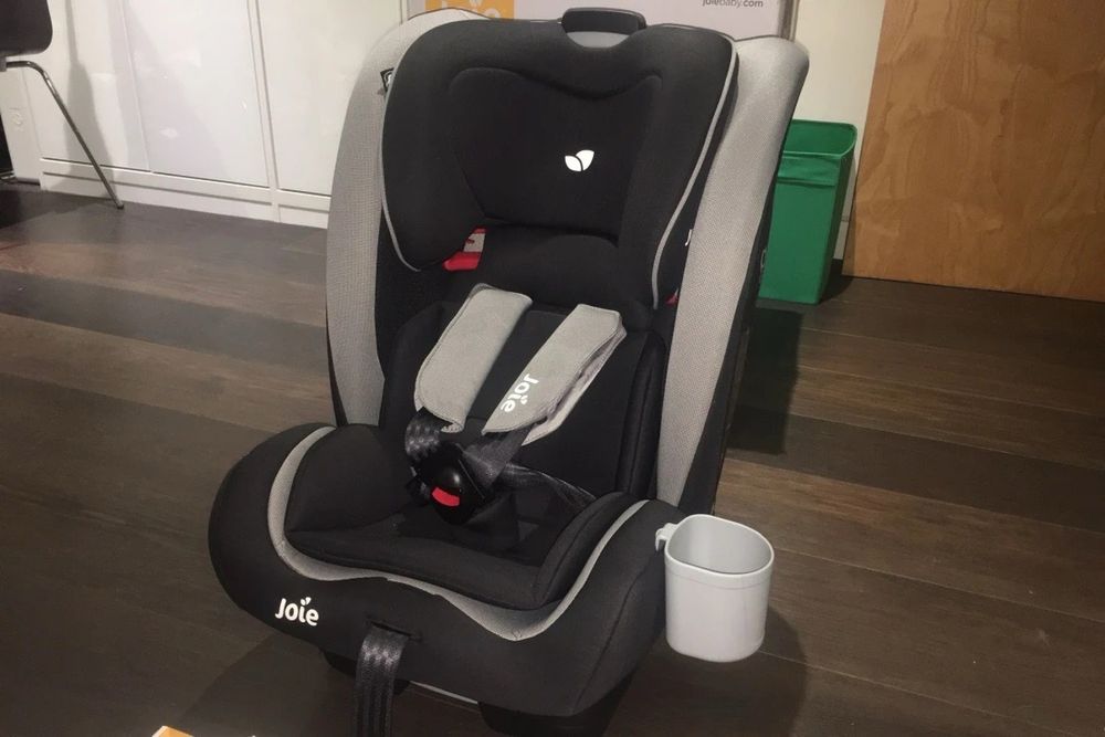 Продам автокресло Joie