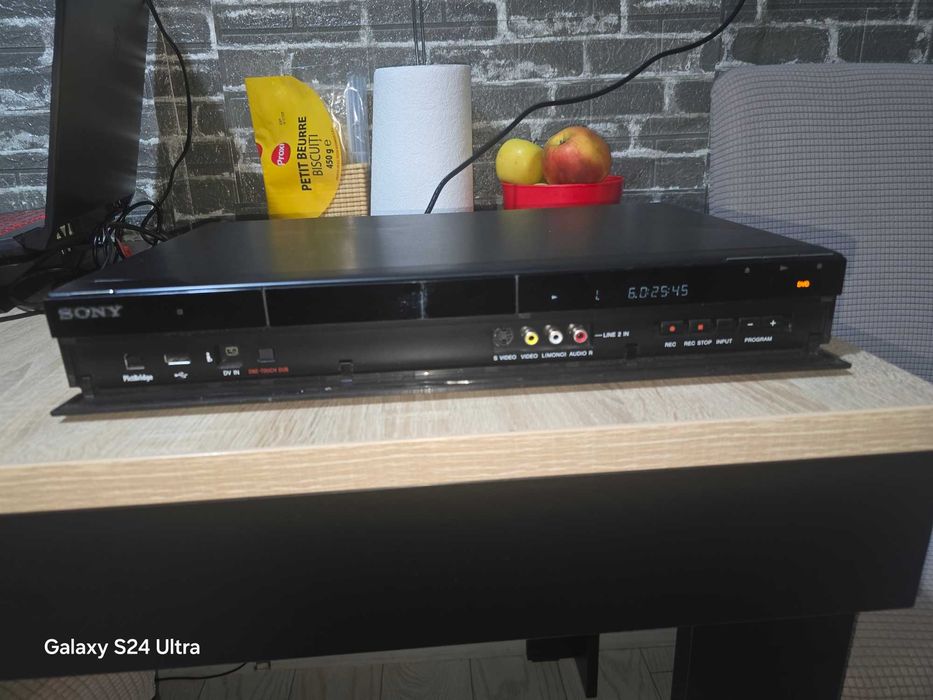 DVD Recorder Sony RDR-AT100, în stare bună de funcționare.