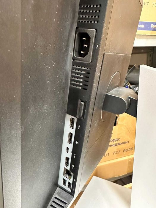 Монитор HP  E24m G4 FHD USB-C. Марица повреждена