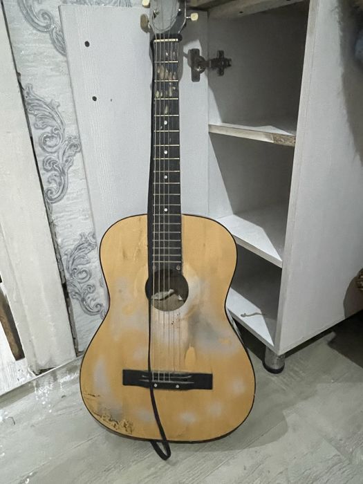 Акустическая гитара б/у