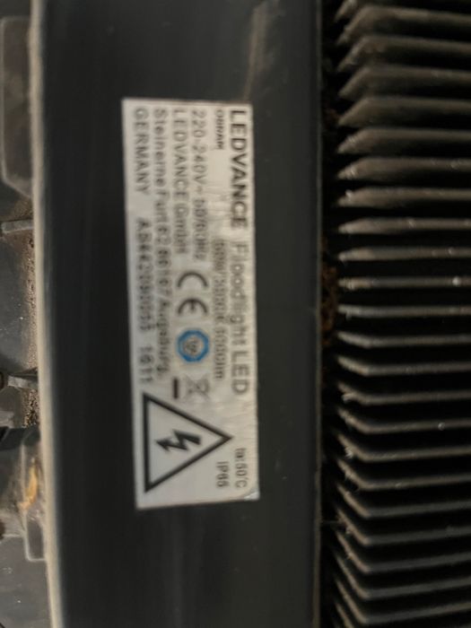 Продавам 4 броя LED прожектор