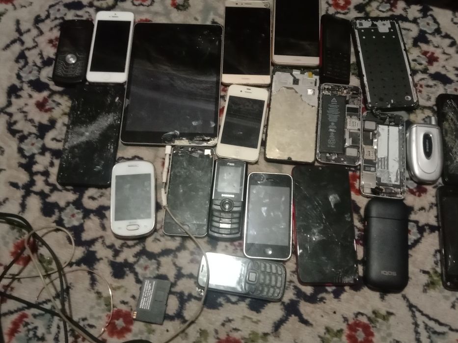 Продам телефоны на запчасти
