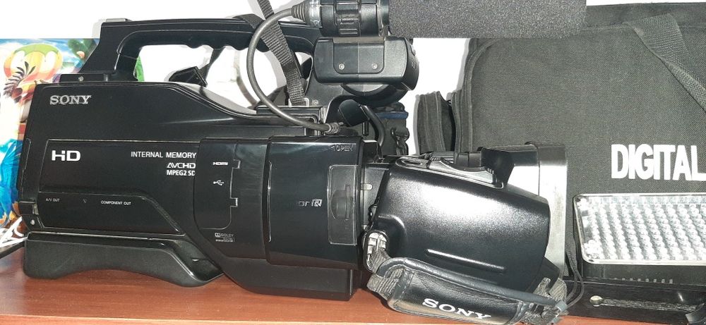 Профессиональная видеокамера SONY 1500