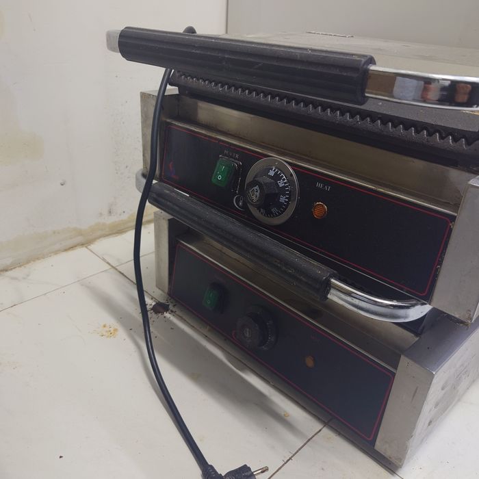 Прижимной тостер. Жарочный поверхность