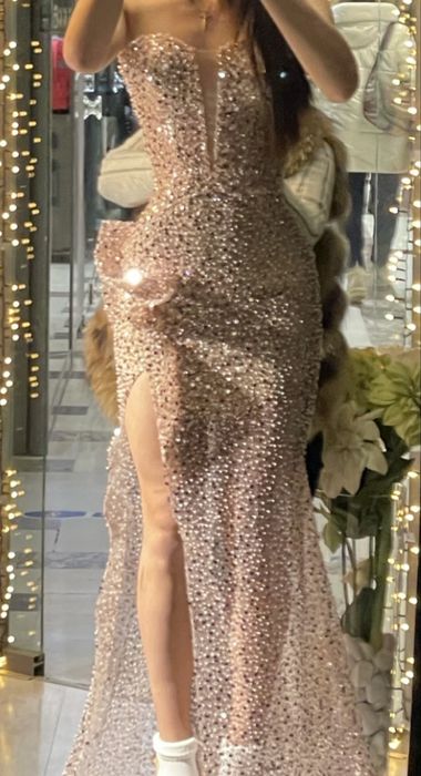 Бална рокля с пайети – нежен розов блясък