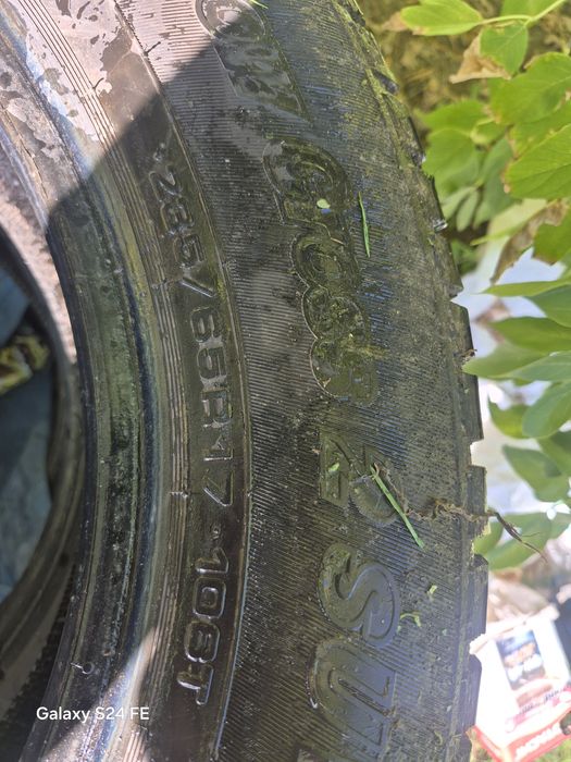 Шины зимние 235/65 R17