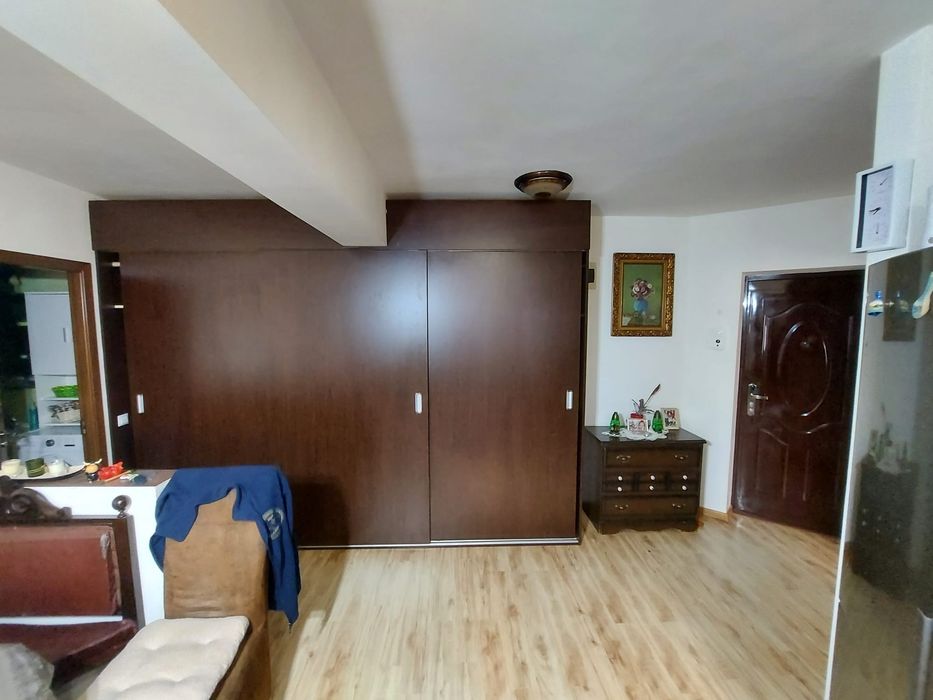 Închiriez apartament