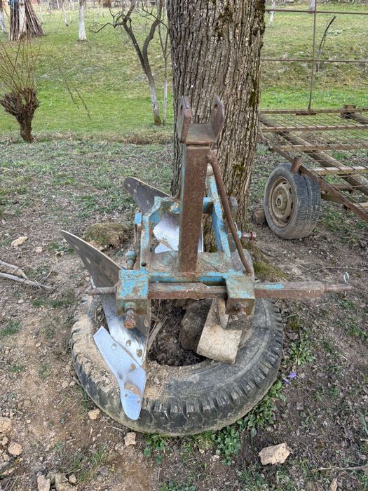 Vând plug cu 2 trupițe