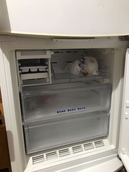 Холодильник большой