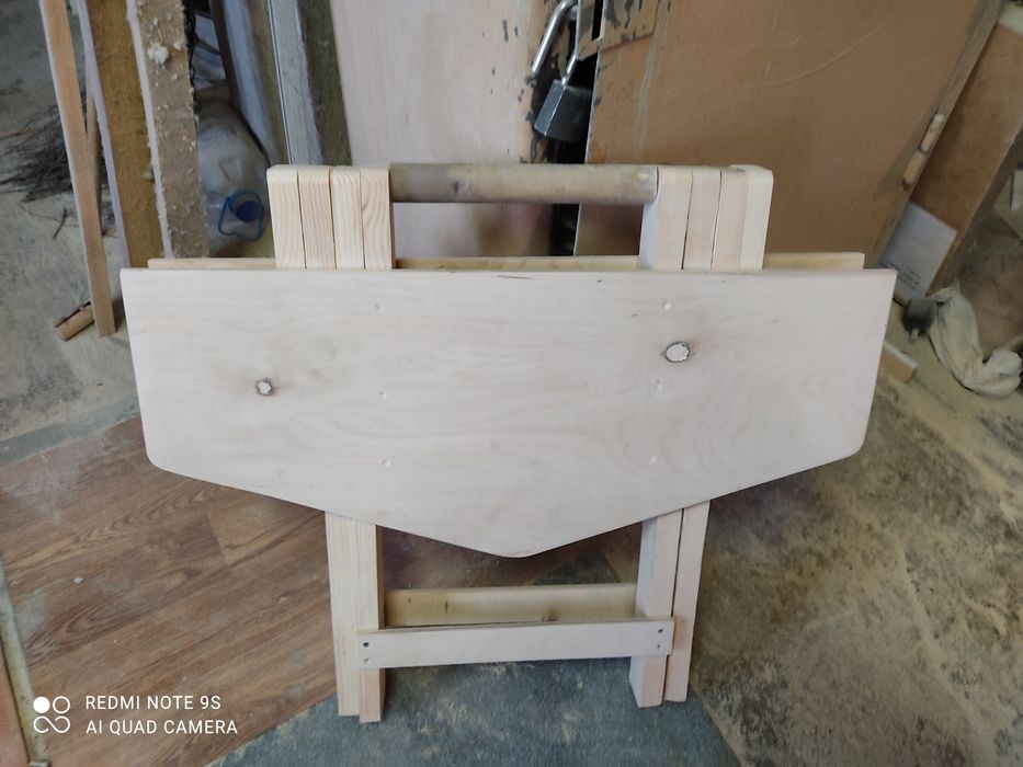 Продам складной стол и стулья