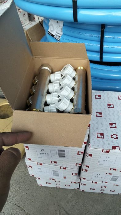 Vând distribuitoare baie
