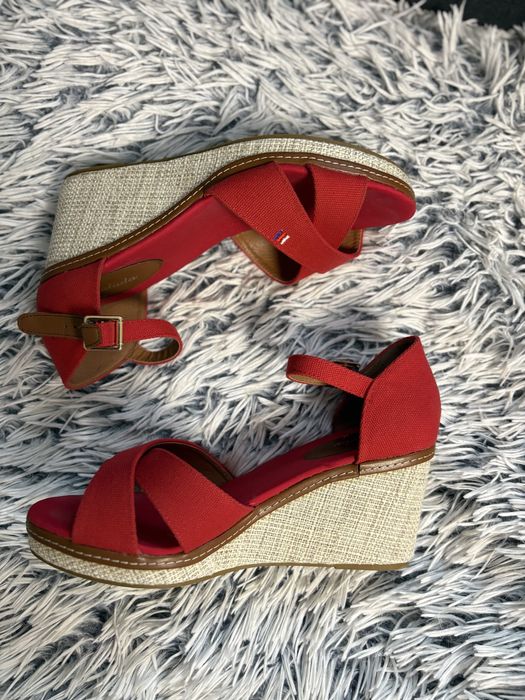 Sandale rosii cu platforma