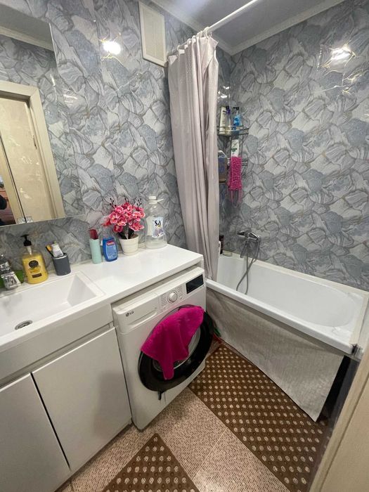 Продам 2 комнатную 12 микрорайон