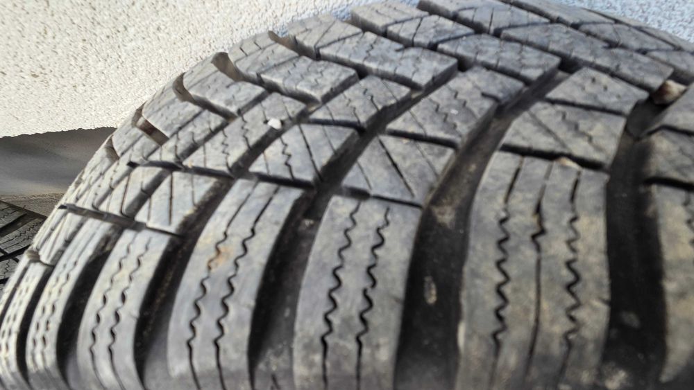 Anvelope iarna Hankook 175 65 R14 cu jante Renault