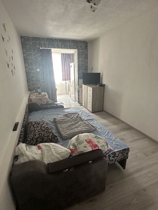 Inchiriez garsoniera zona Razboieni