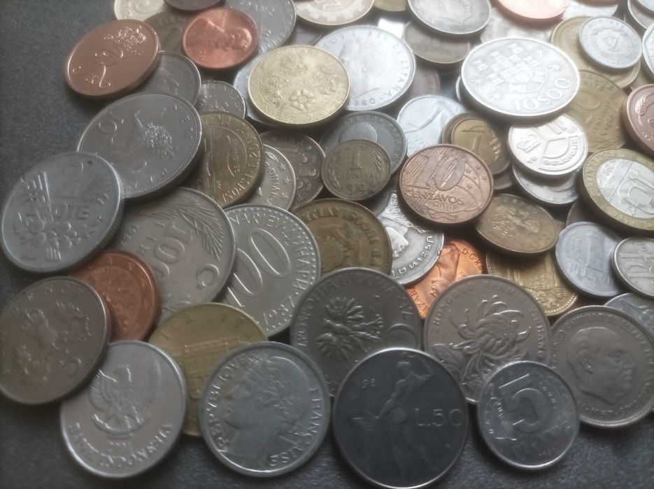Lot 300 monede străine; peste 1 kg kilogram