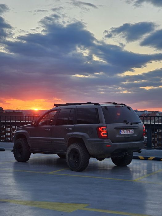 Jeep Grand Cherokee 2.7 nr roșii