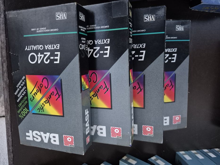 Vând lot 30 casete video VHS originale Basf, 240 minute cu filme

- 40