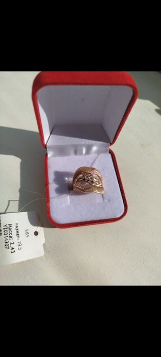 Срочно продам золоттое кольцо состояние идеальное