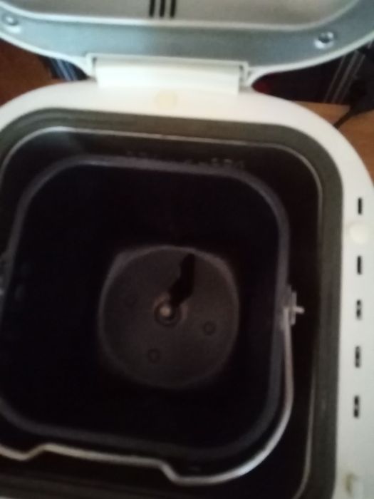 Хлебопечь практически новая