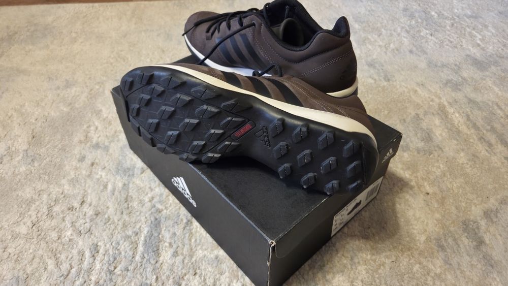 Кроссовки adidas