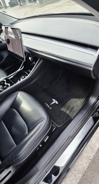 Стелки за Tesla Model 3 от 2017 до 2023 с поръчка