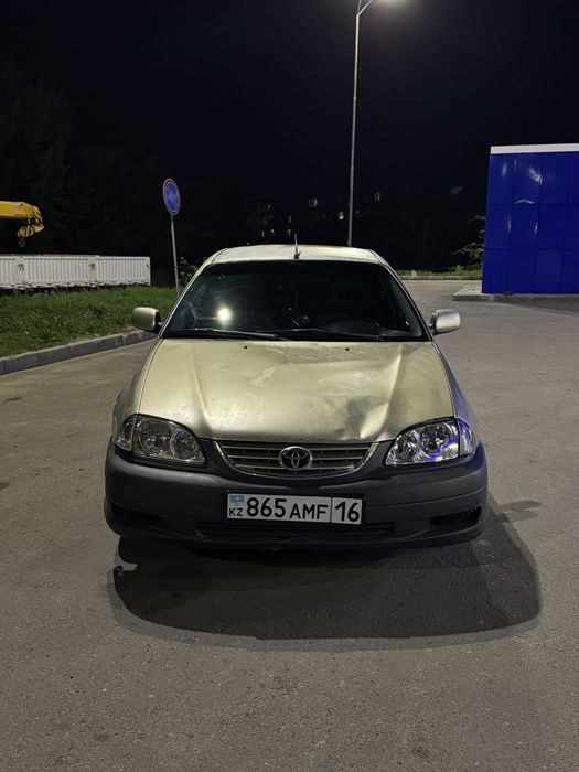 Toyota avensis 2001