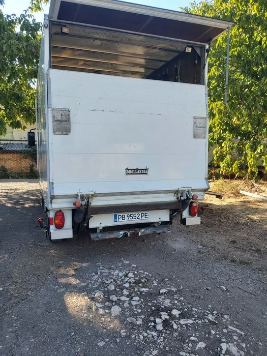 Продавам Животновоз Нисан Атлеон