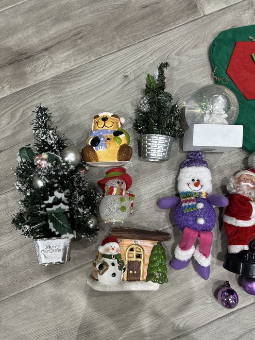 Продам игрушки на елку + санта.