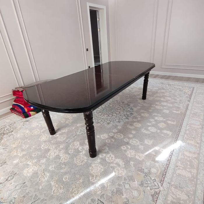 Продоется стол 2х2,5 в хорошом состаяние