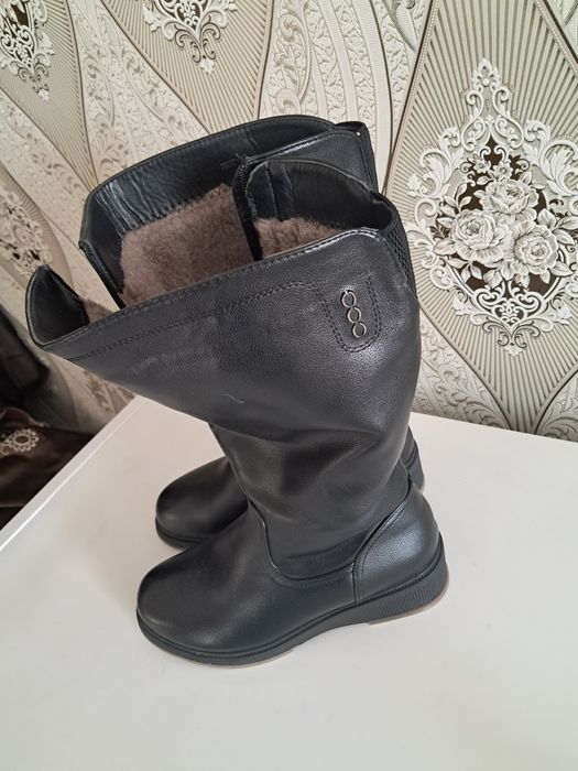 Продам  зимнию обувь