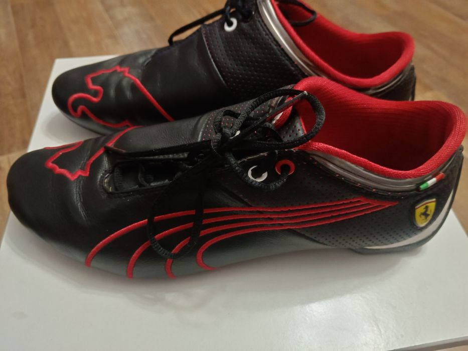 Продам бутсы-кроссовки  Ferrari